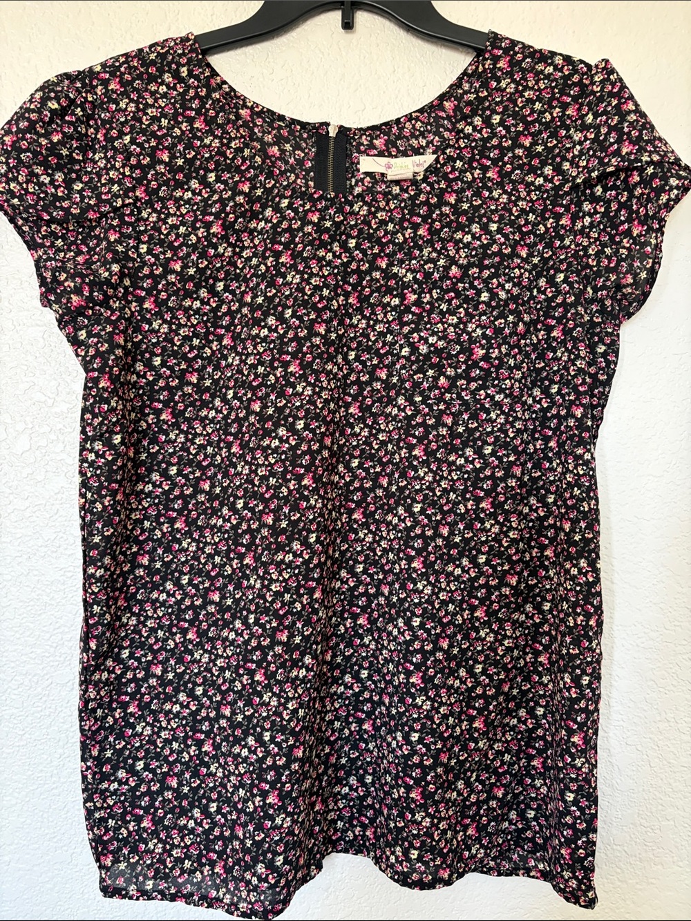 Shrinking Violet Black Floral Cap-Sleeve Blouse